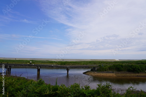 復興工事の堤防により、海が見えなくなった貞山堀、宮城県/Teizan canal with coastal embankment in Miyagi