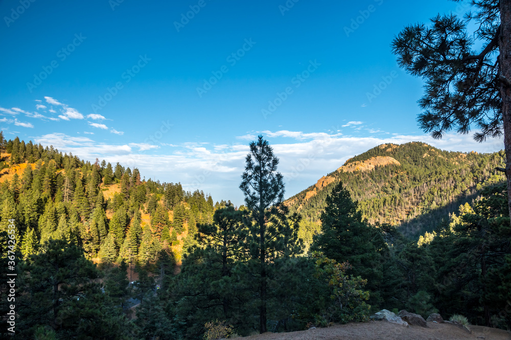 Fototapeta premium Rocky landscape scenery of Colorado Springs, Colorado