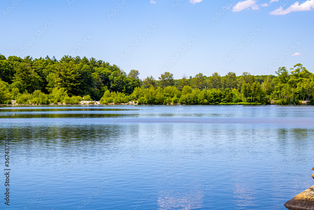 Obraz premium Beautiful blue lake water