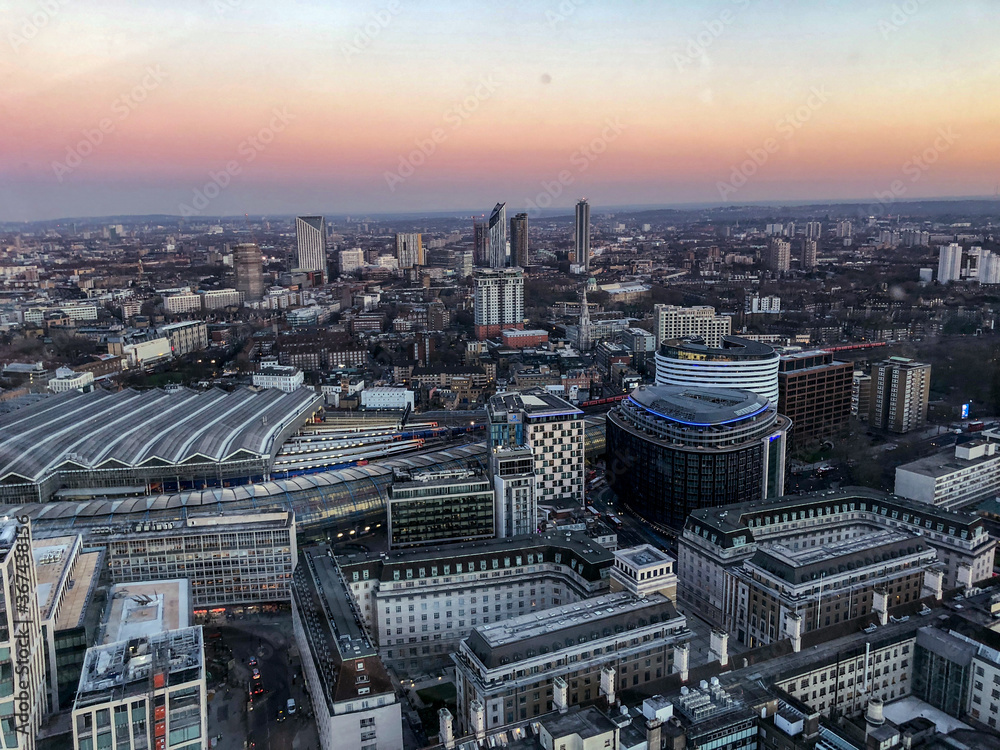Fototapeta premium sunset city skyline in England
