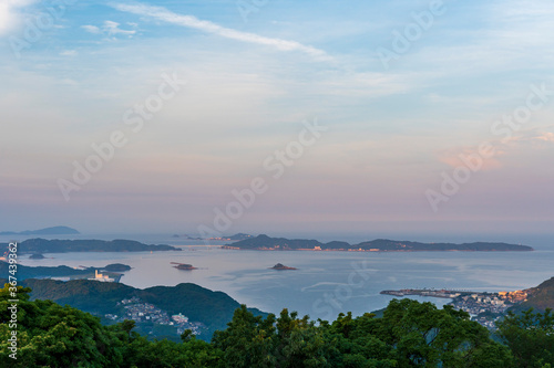 長崎県長崎市 早朝の稲佐山公園から島々を望む風景
