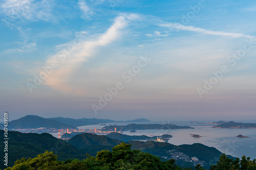 長崎県長崎市　早朝の稲佐山公園から島々を望む風景 © SHIMA