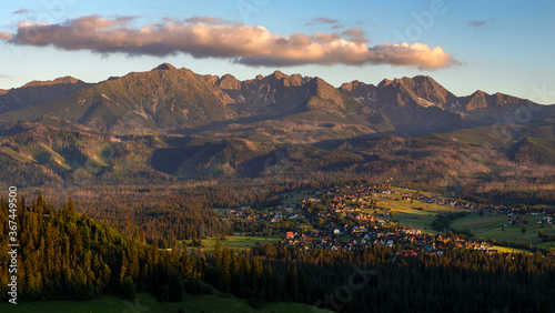 Fototapeta Naklejka Na Ścianę i Meble -  Panorama of the Tatra Mountains in Poland in the beautiful light of the setting sun