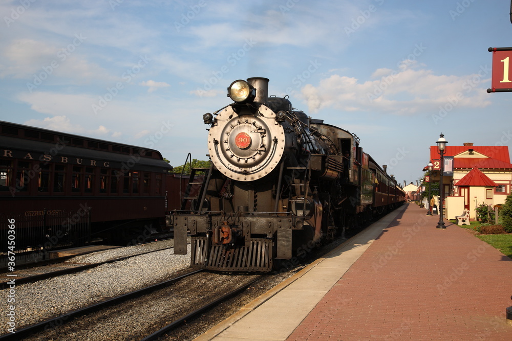 Φωτογραφία A smoke steam locomotive operated by the Strasburg Rail Road stops and awaits departure at the train station in Strasburg, Lancaster County, Pennsylvania