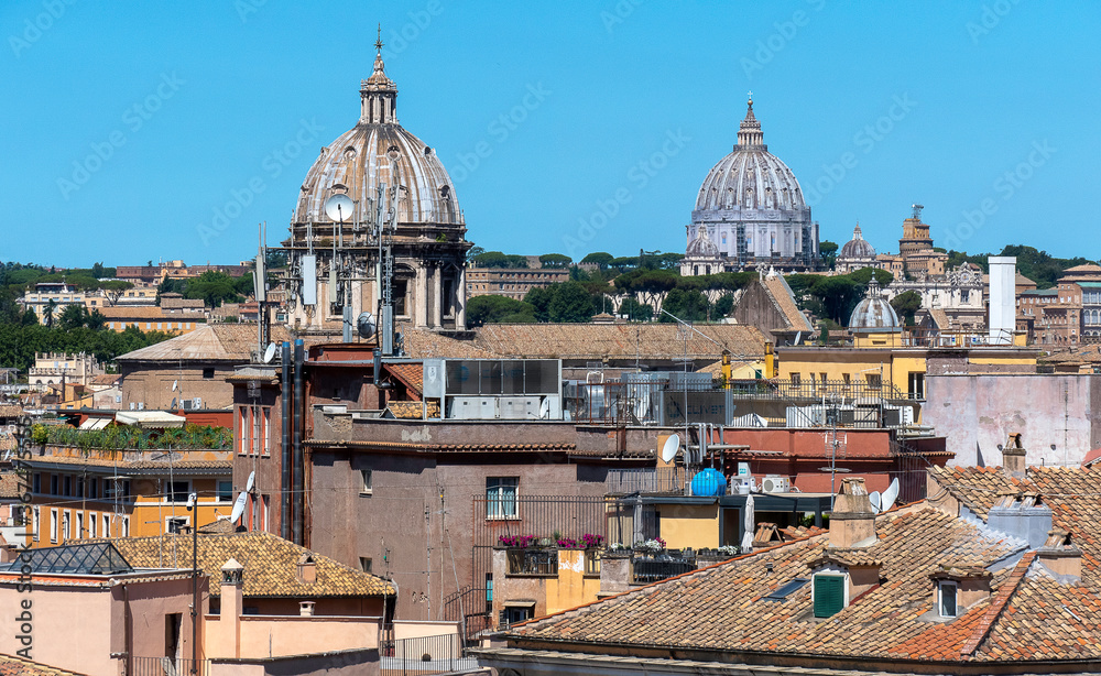 Telhados de Roma. Vista para a Cúpula do Vaticano