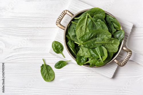 Fresh spinach leaves as ingredient for helthy food