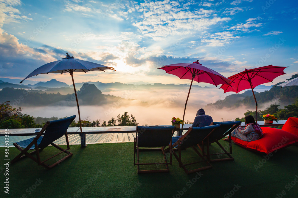 Φωτογραφία Big colorful umbrellas at terrace have mountain view with sea of fog on the morning and sunrise view
