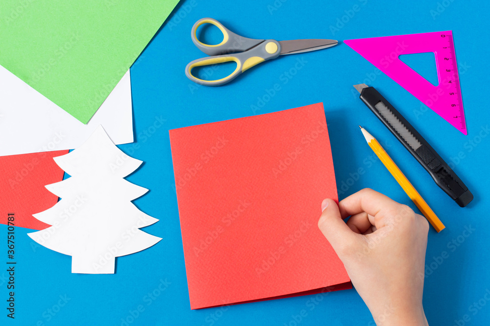 Child makes card with Christmas tree. Step 2 Child makes card with Christmas tree. Step 2