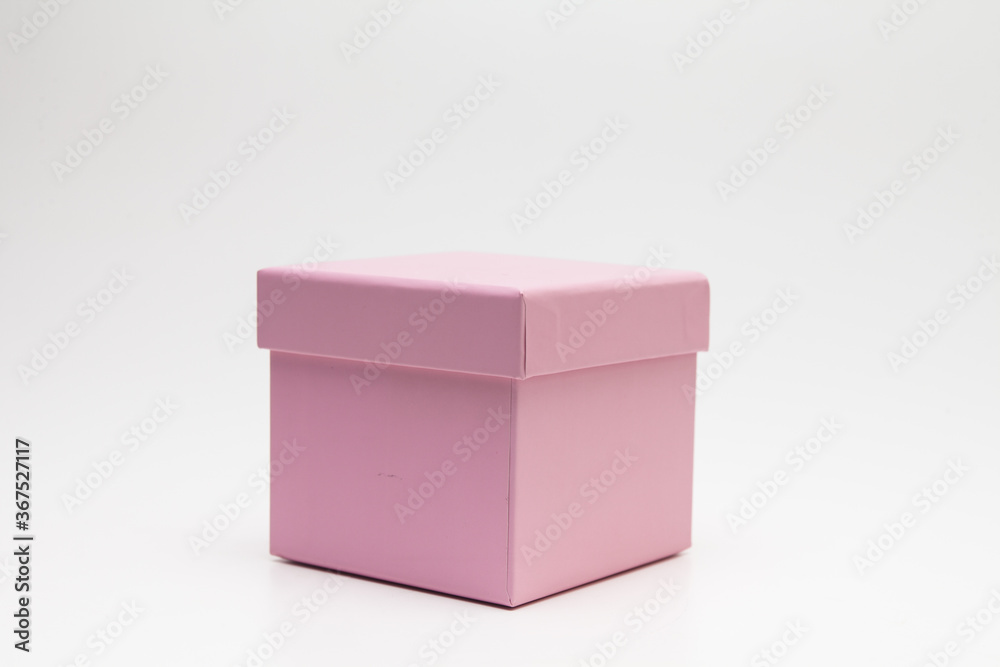 Fototapeta premium Gift pink box isolated on white background