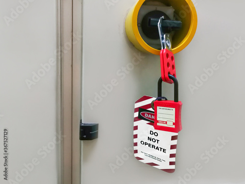  Red key locked and tag for process cut off electrical,the toggle tags number for electrical log out tag out