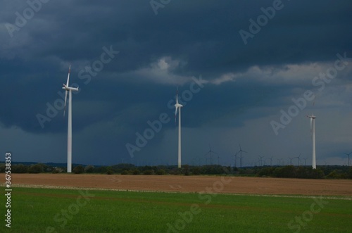 Windkraft im Gewitter