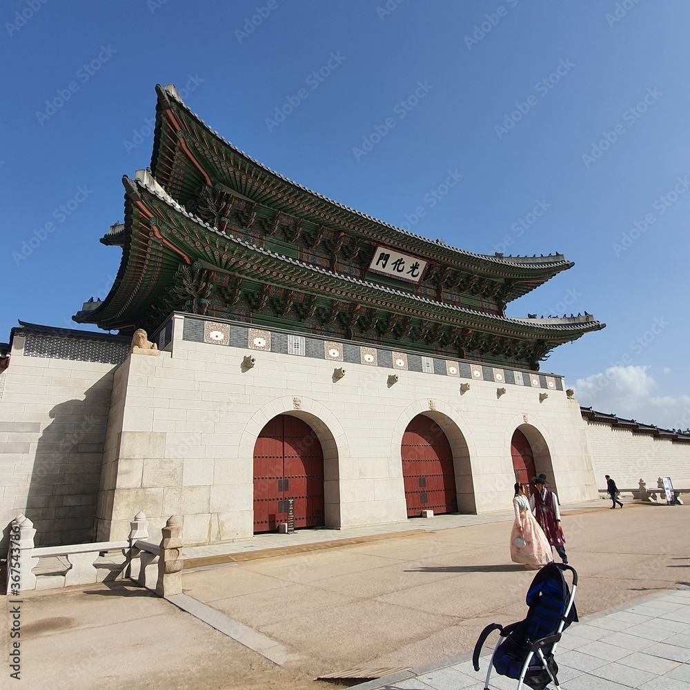 Beautiful shot of the Gwanghwamun gate of Gyeongbokgung Palace in Seoul, South Korea