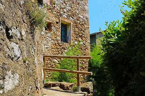 fondo viejas casas de pueblo de montaña