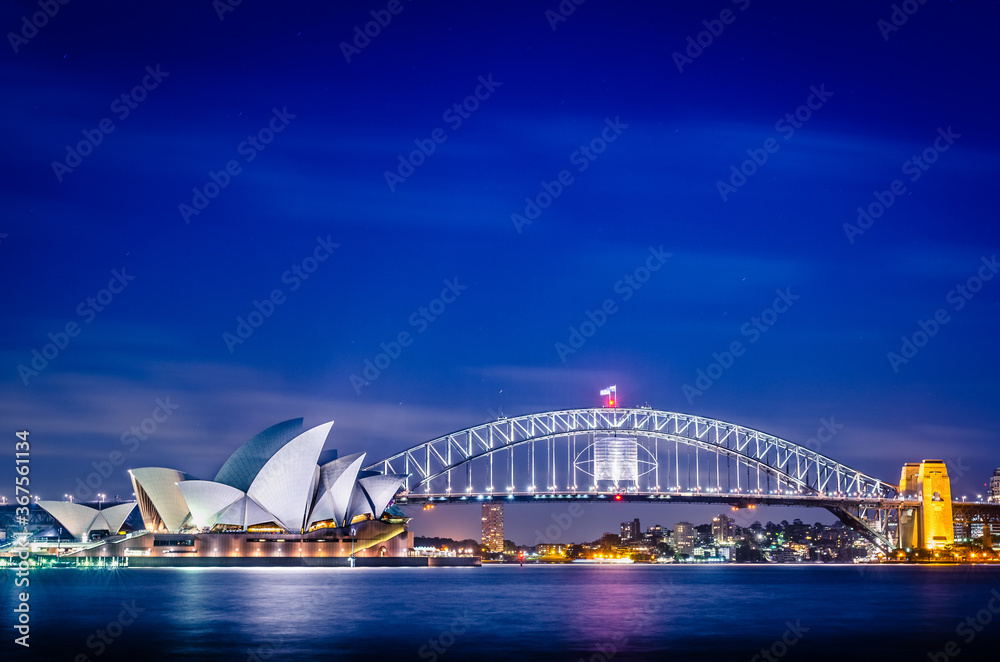 Fototapeta premium Sydney Opera House and the Sydney Harbour Bridge during twilight, Australia