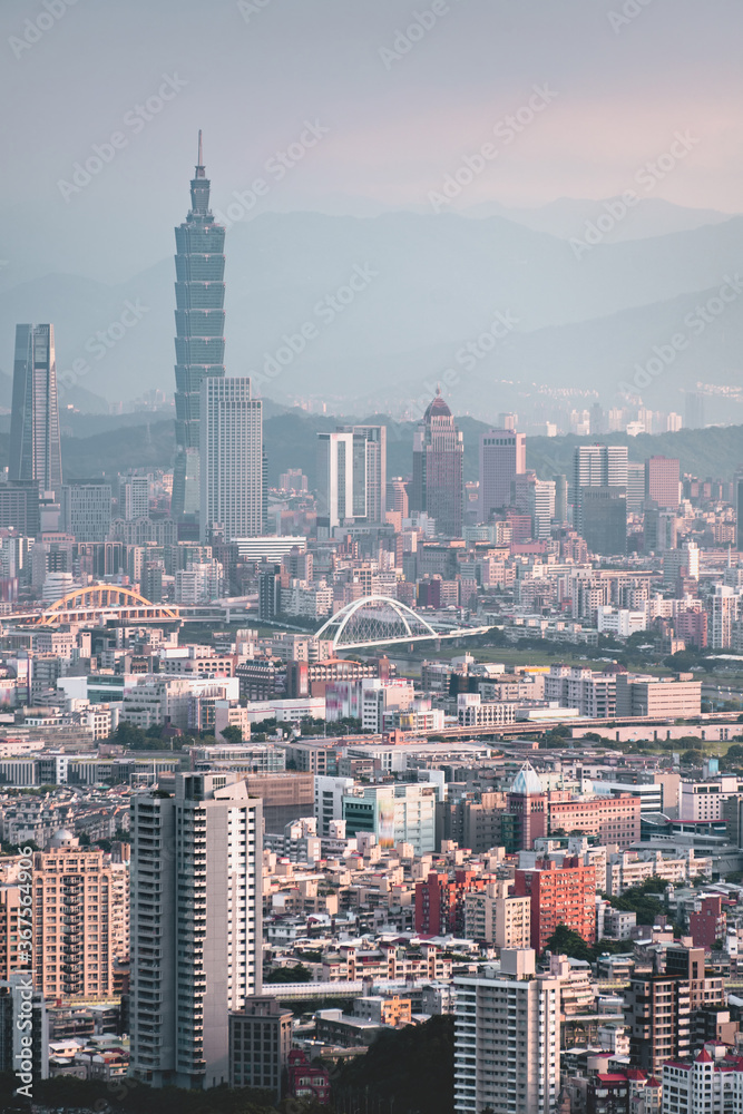Naklejka premium Skyline miasta Taipei w centrum Tajpej, Tajwan.