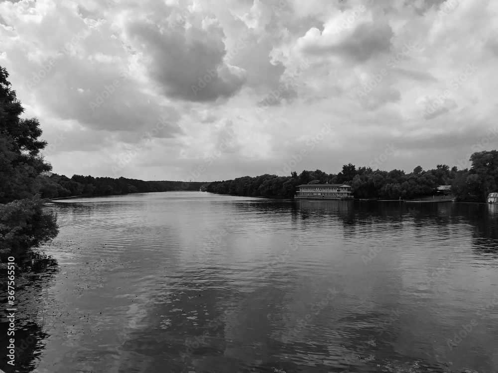 Fototapeta premium Moscow river before a storm within the city.