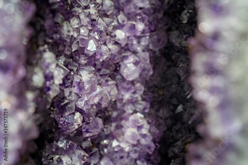 Obraz na plátně Closeup of an amethyst like crystal
