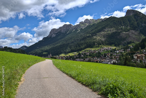 Moena, località montuosa tra le Dolomiti del Trentino Alto Adige, tra la val di Fiemme e la val di Fassa photo