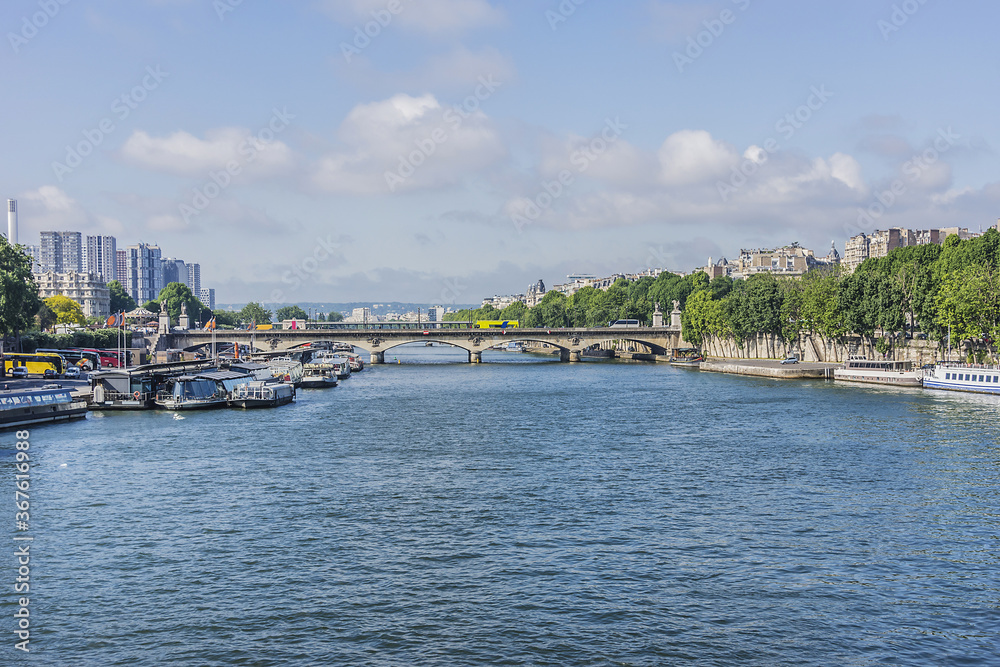 View of Jena Bridge (Pont d'Iena, 1814). Jena Bridge spanning River Seine in Paris, it links Eiffel Tower on the Left Bank to the district of Trocadero on the Right Bank. Paris, France.