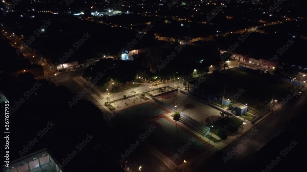 Parque de San Sebastian de noche en cuarentena en Mérida Yucatán México Parque de San Sebastian de noche en cuarentena en Mérida Yucatán México