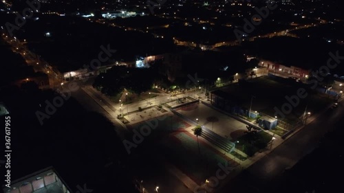 Wallpaper Mural Parque de San Sebastian de noche en cuarentena en Mérida Yucatán México Torontodigital.ca