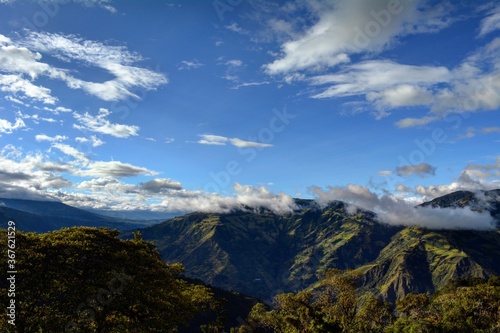 Fototapeta Naklejka Na Ścianę i Meble -  Montañas, Ecuador