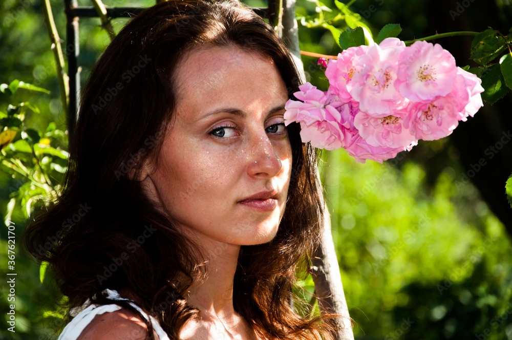 Naklejka premium Beautiful girl with flowers. Woman hold roses closeup. adorable lady with roses. Vintage spa concept. portrait of young beautiful woman with rose. beauty girl. tender and soft. pretty girl portrait