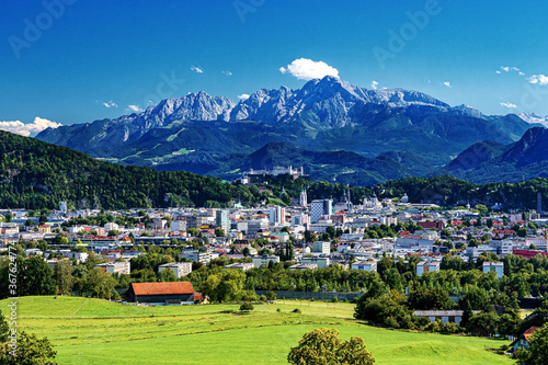 Stadtansicht von Salzburg, Österreich photo