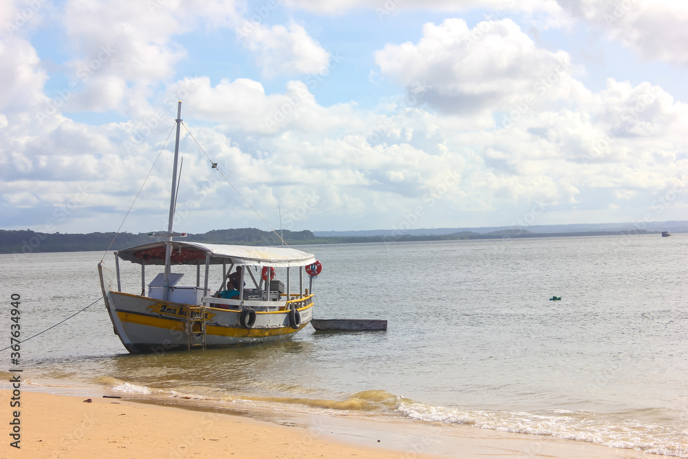 Barcos playa y torementa