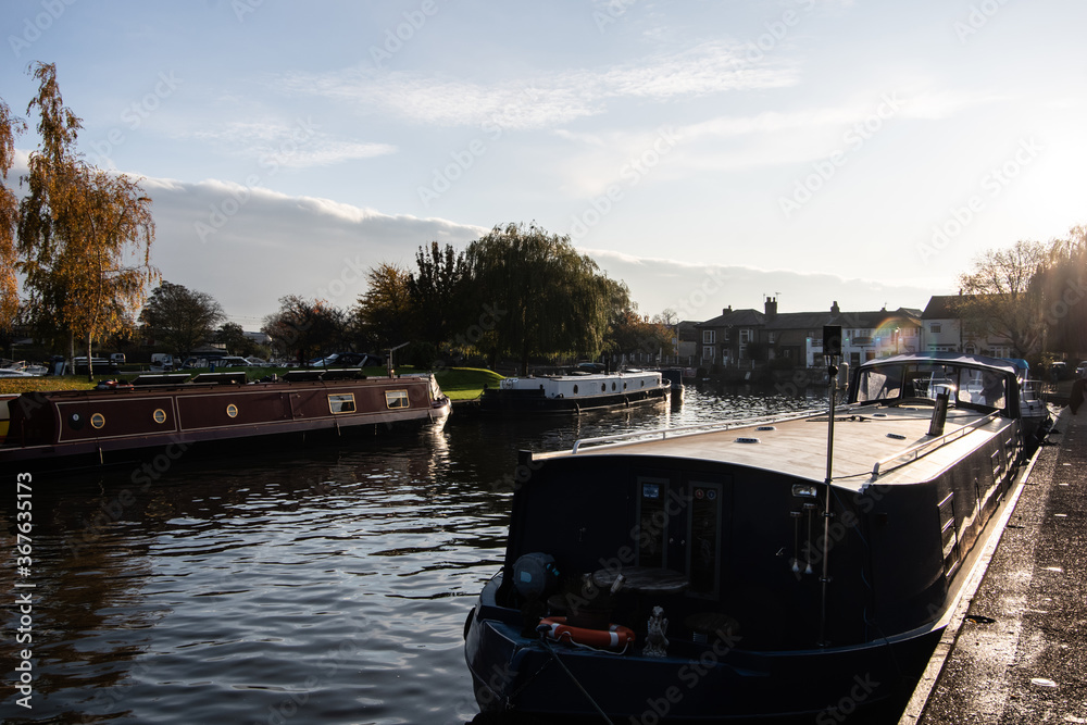 Naklejka premium narrowboats on the river in England