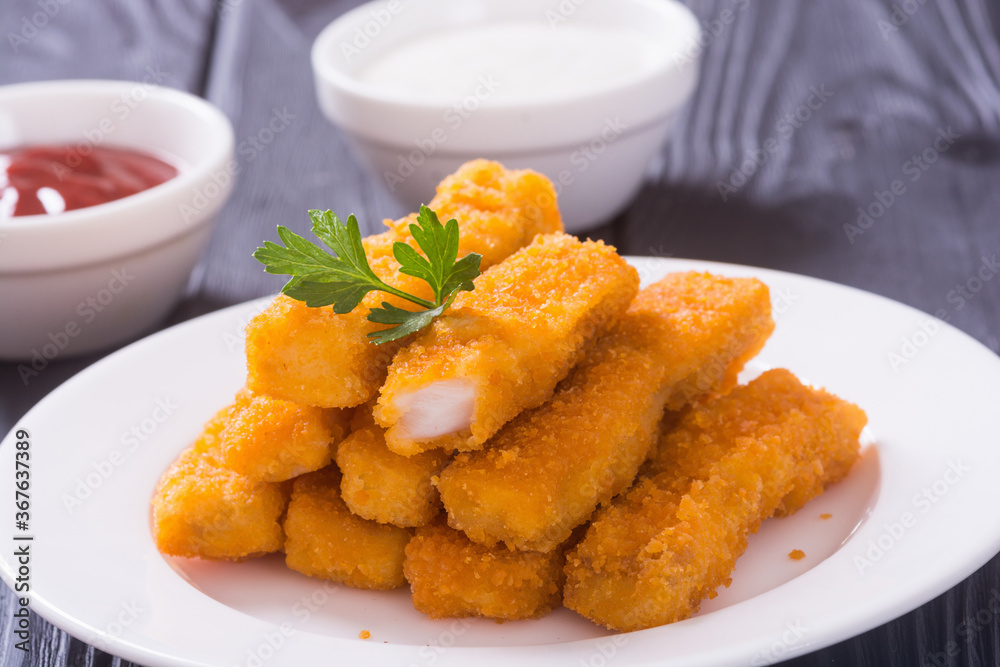 Fried fish sticks ( fingers ) or chicken nugget Fried fish sticks ( fingers ) or chicken nugget