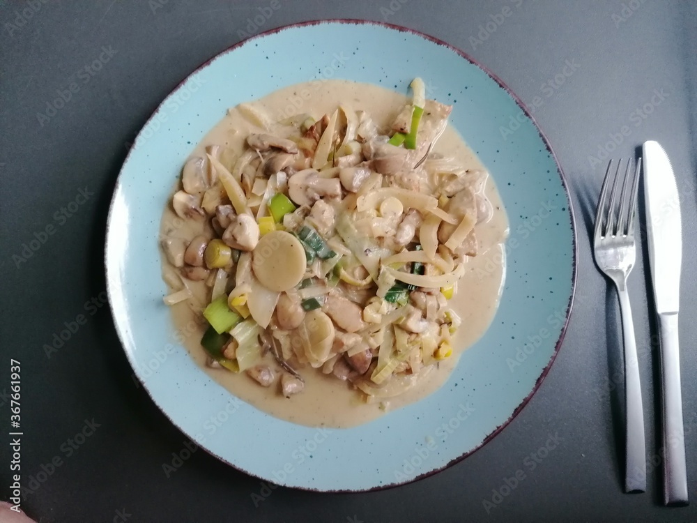 chicken with mushrooms and potatoes chicken with mushrooms and potatoes
