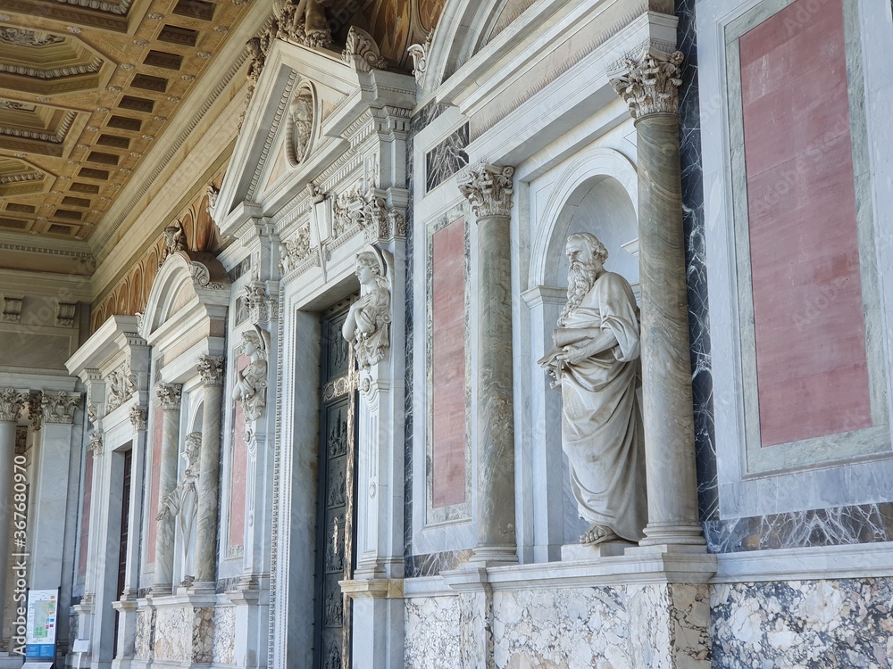 Kreuzgang der Basilica San Paolo fuori le Mura in Rom, Italien