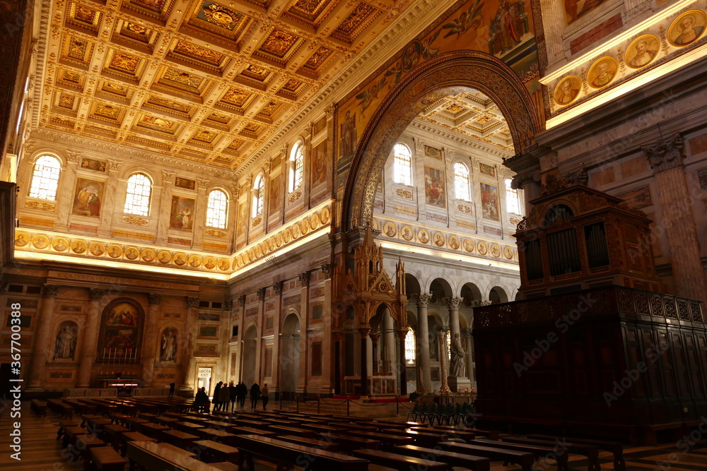 Innenraum der Basilica San Paolo fuori le Mura in Rom, Italien