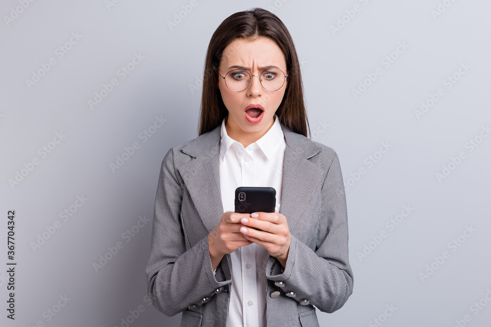 Photo of attractive shocked business lady manager worker hold telephone work home quarantine read bad news open mouth wear specs shirt checkered blazer isolated grey color background Photo of attractive shocked business lady manager worker hold telephone work home quarantine read bad news open mouth wear specs shirt checkered blazer isolated grey color background