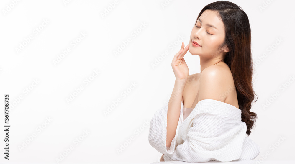 Beauty asian women touching soft chinskin close up face beauty . Beauty asian women touching soft chinskin close up face beauty .
