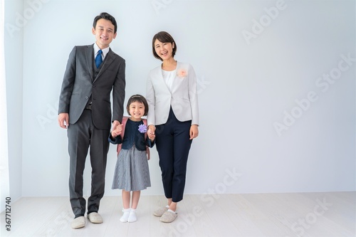 Konstfotografi 入学式　仲良し親子アジア人　ポートレート