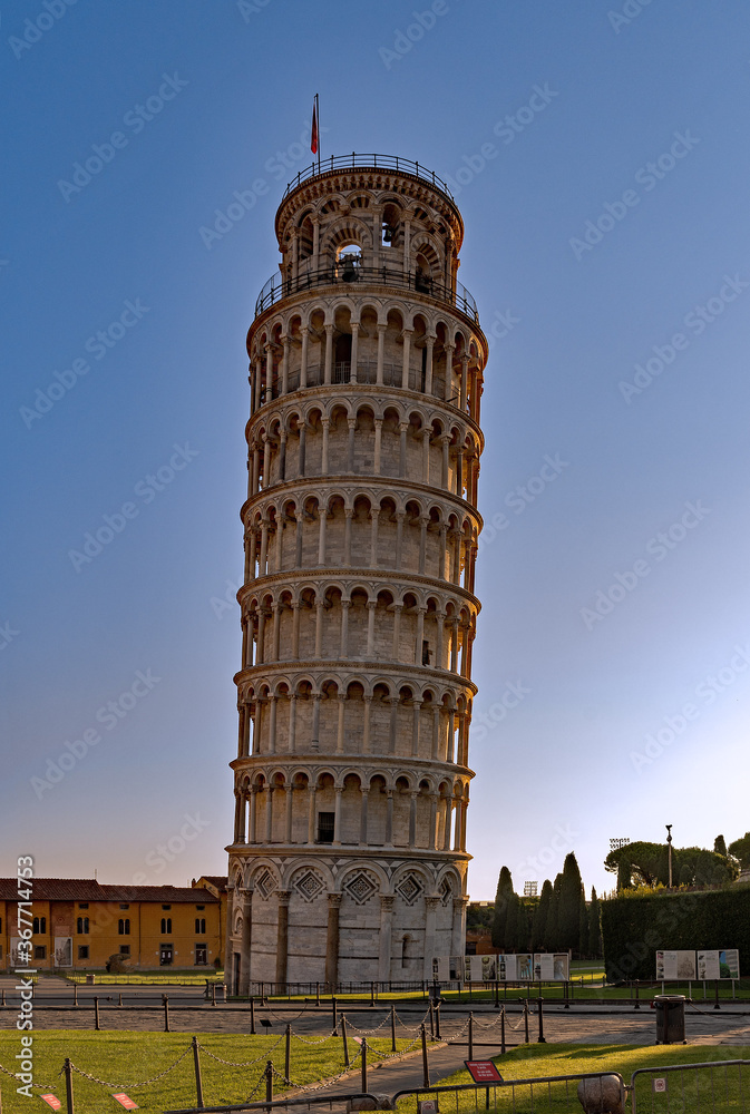 Der schiefe Turm von Pisa in der Toskana in Italien 