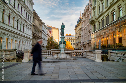 Bild auf Leinwand Goose Girl Fountain called Gansemadchenbrunnen in Vienna, Austria
