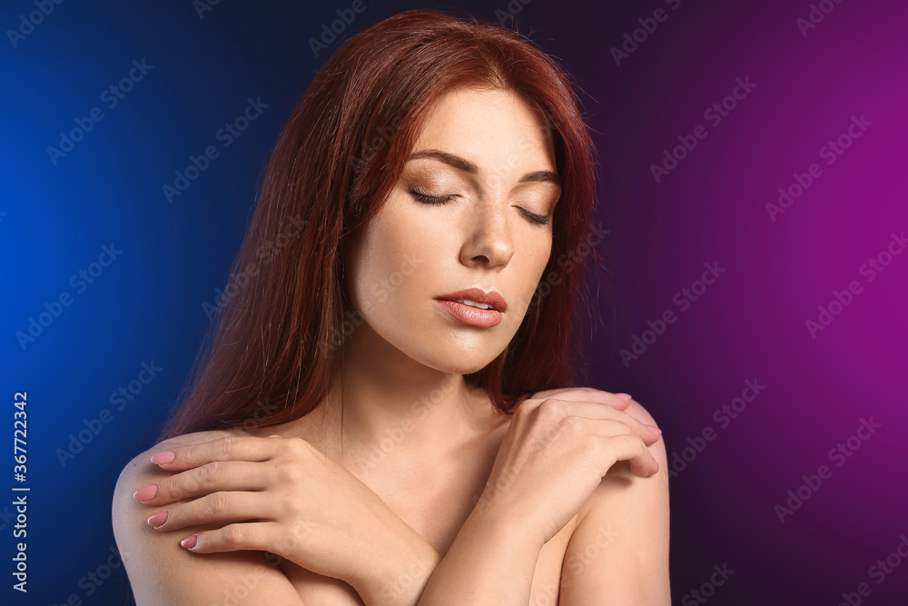 Naklejka premium Beautiful redhead woman on dark background