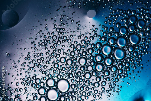 aitr bubbles in water, blue background