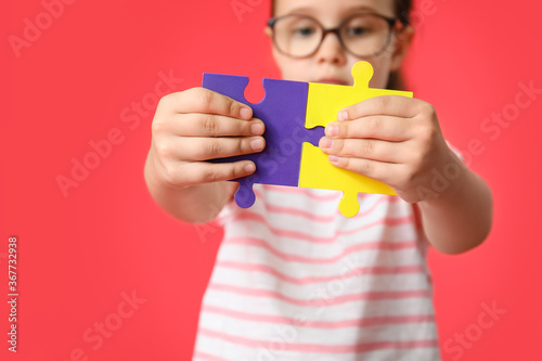 Little girl with autistic d...
