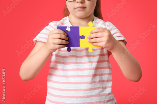 Little girl with autistic d...