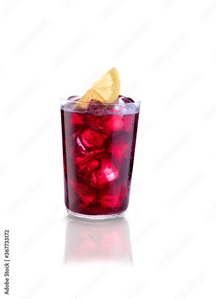 Vaso de sangría sobre fondo blanco. glass of sangria on white background  Stock-foto | Adobe Stock