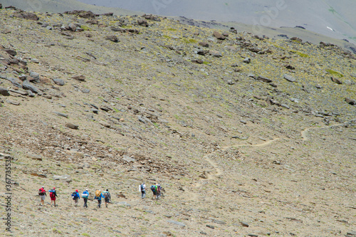 Trekking en Sierra Nevada, por el sendero.
