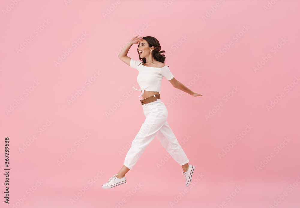 Image of delighted brunette woman walking and looking forward