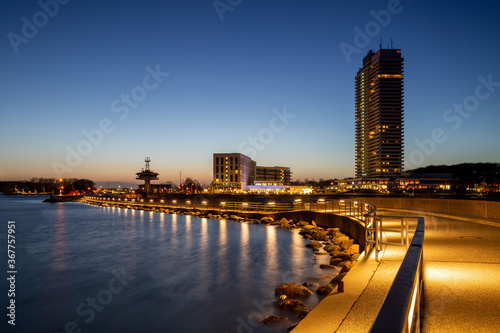 Die Promenade in Travemünde bei Nacht
