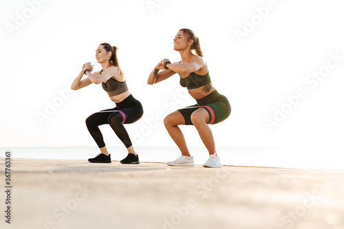 Fitness sports women friends outdoors © Drobot Dean