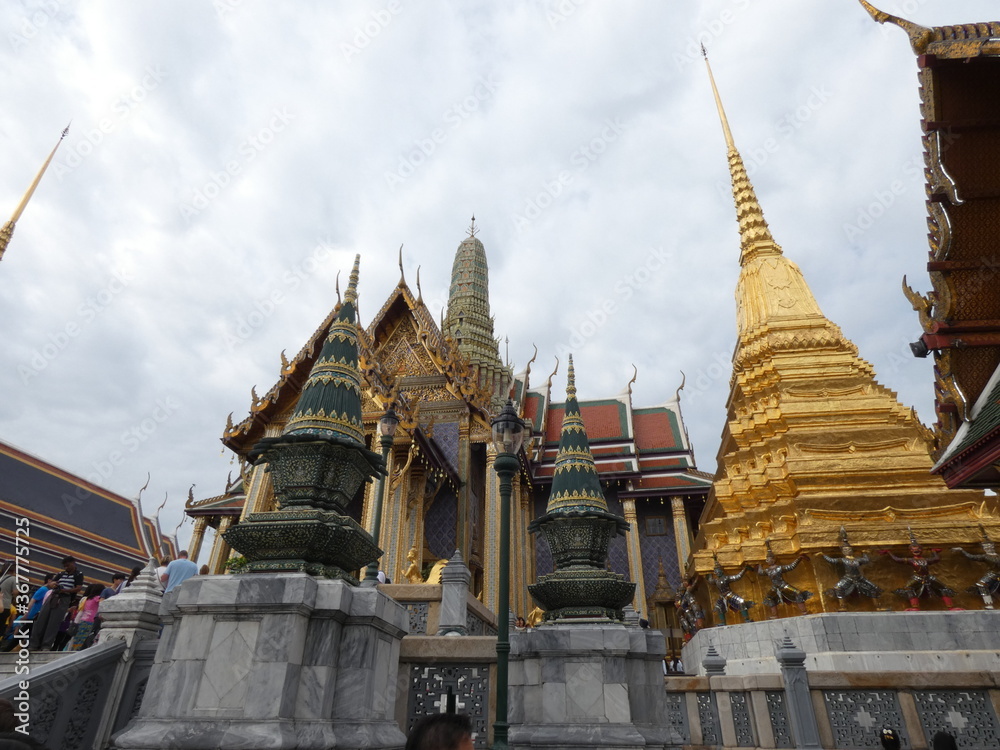 Fototapeta premium Churches and pagodas, Phra Kaew temple