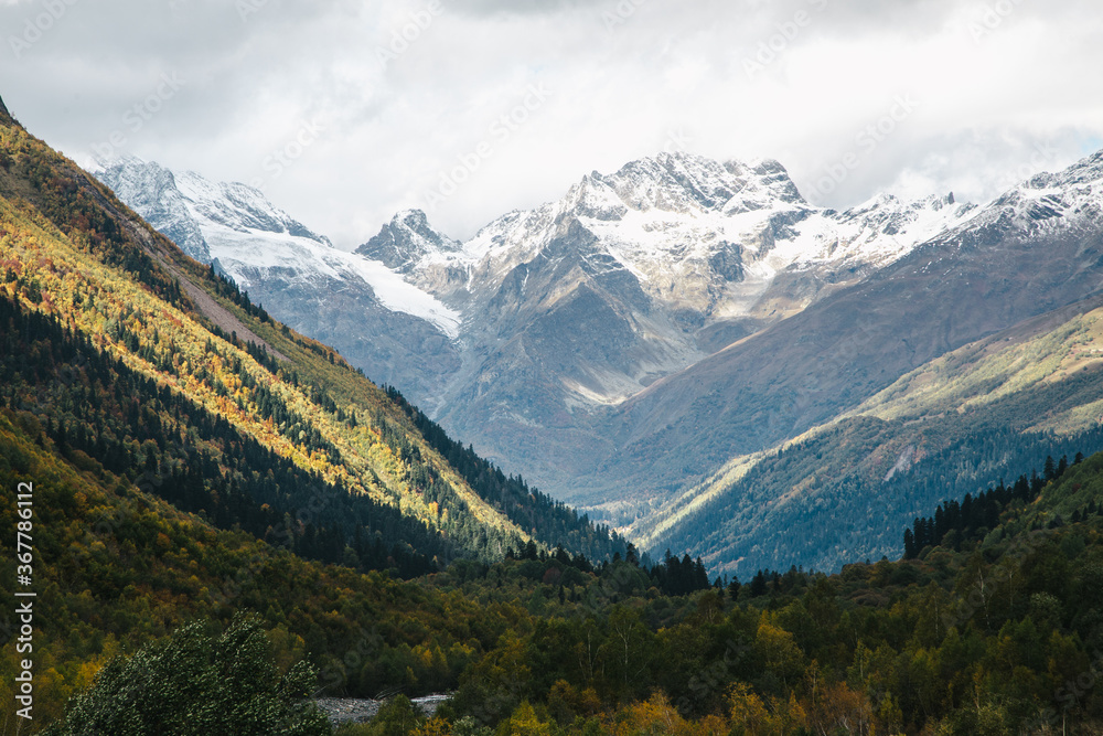 Obraz premium Beautiful colorful landscape in the mountains of Dombay ski resort in autumn season, trekking and hiking in the mountains.